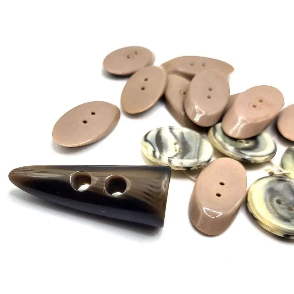 Lot of Vintage Buttons Nomadic Shaman Horn 15